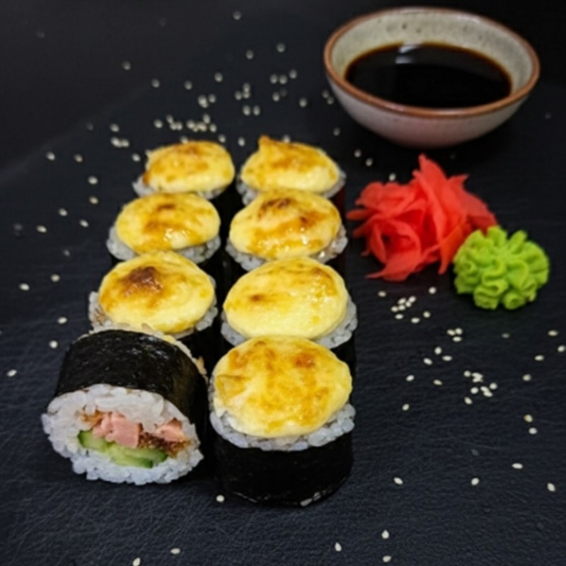 Гриль ролл с лососем терияки