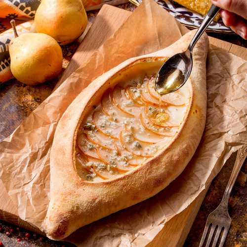 Хачапури с грушей и Дор Блю