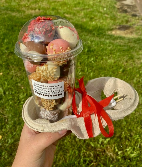 Клубника в стаканчике