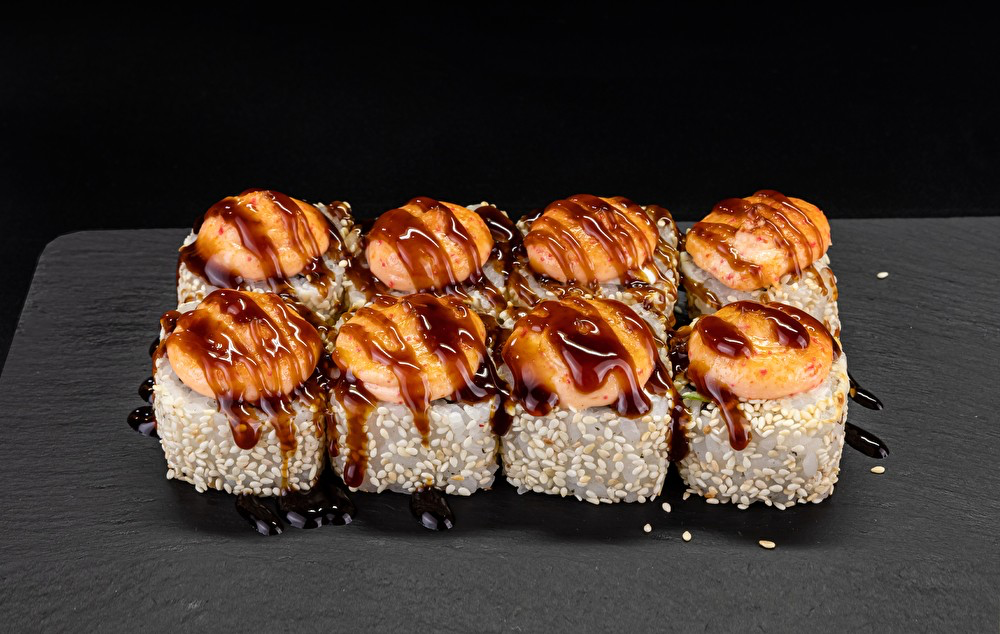 Ролл запеченный с лососем и угрём