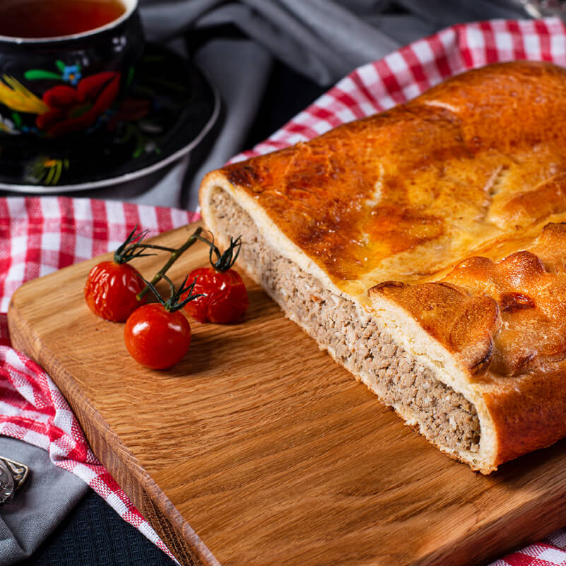 Пирог сдобный с мясом
