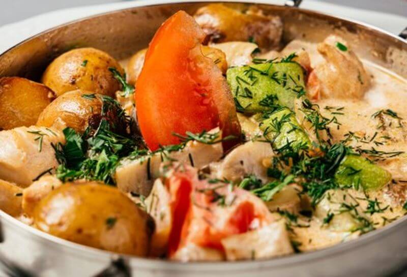 Жаркое с куриной грудкой и овощами