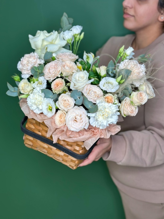 Корзина с цветами