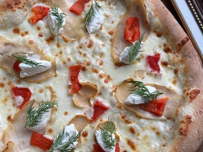 Пицца с курицей и сладким перцем
