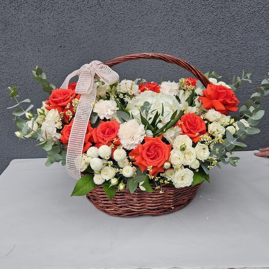 Корзина с цветами