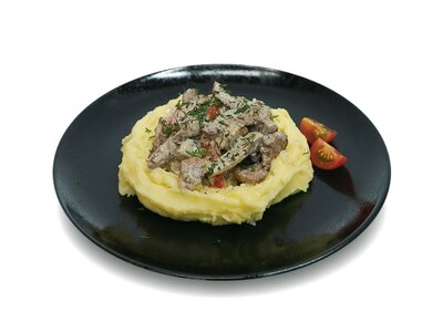 Свинина с овощами на картофельной подушке