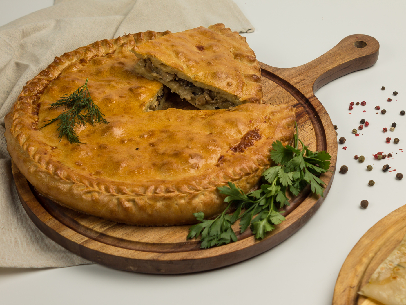 Пирог с курицей и сырами