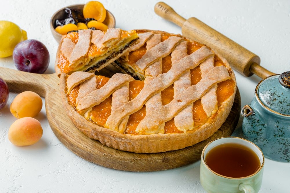 Пирог с курагой и черносливом(целый)
