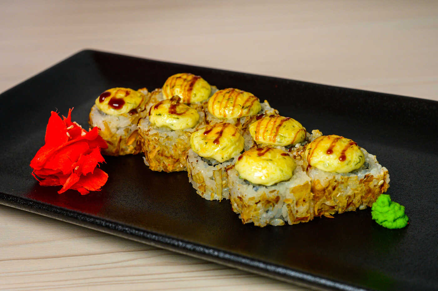 Ролл Колючий с угрём