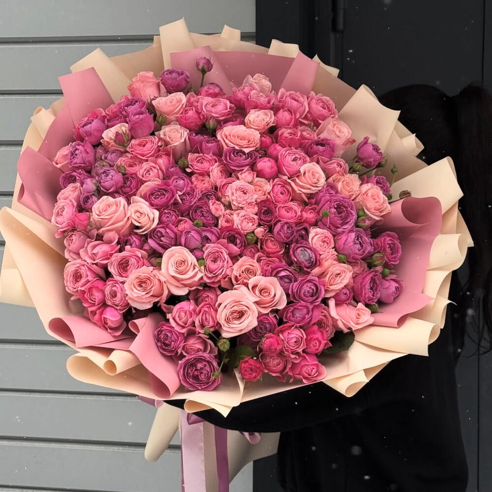 Кустовые розы букет нежный пышный