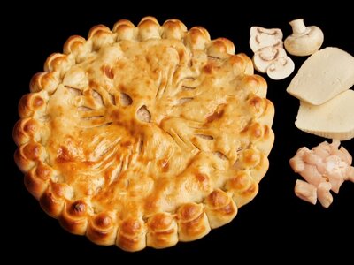 С курицей, грибами и сыром