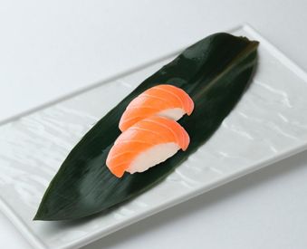 Суши с лососем
