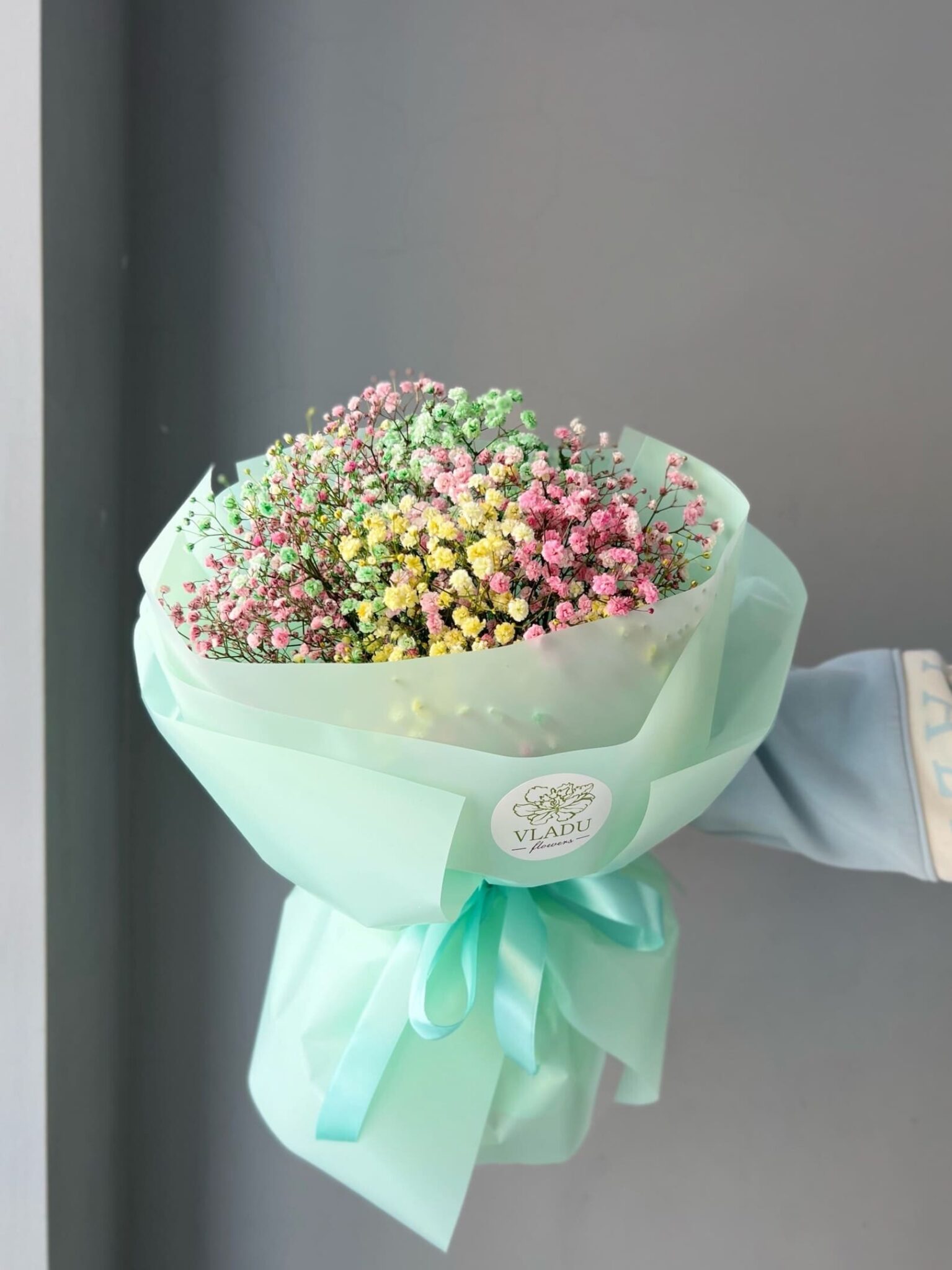 Букет из радужных гипсофил