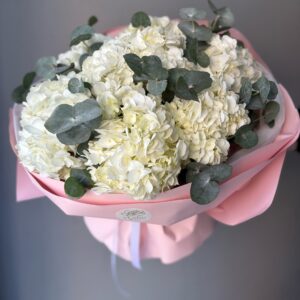 Сборный букет с гортензией
