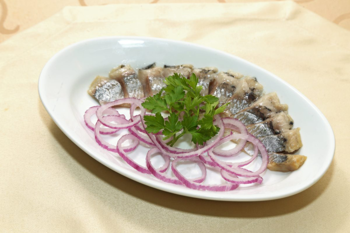 Сельдь с луком