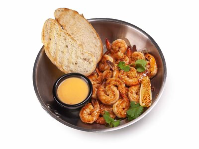 Сковородка жаренных креветок