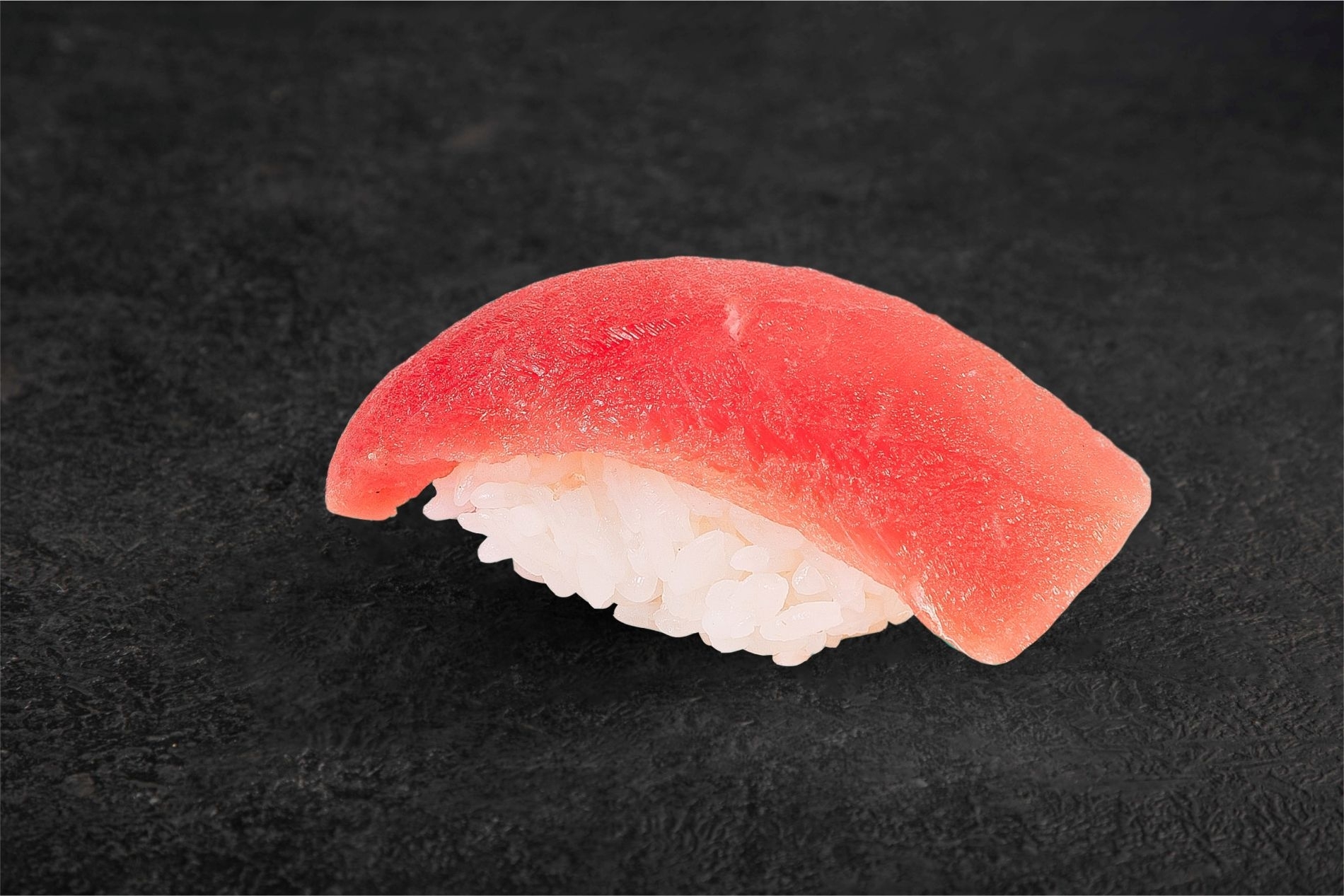 Суши с тунцом