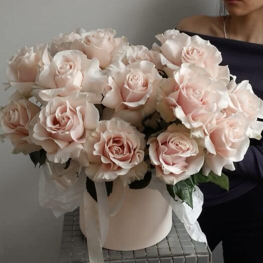 Композиция из ажурных роз