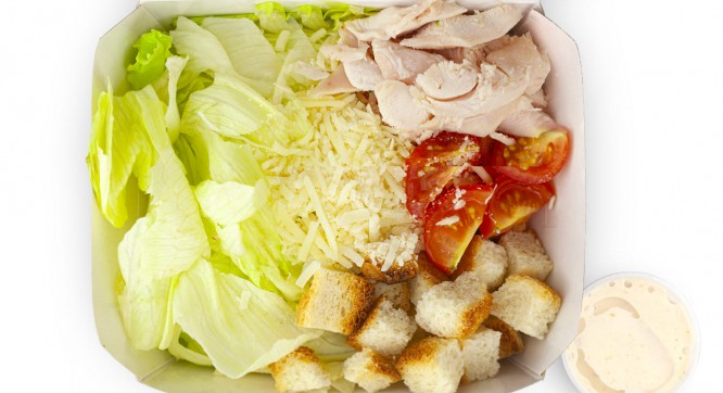 Салат Цезарь с курицей