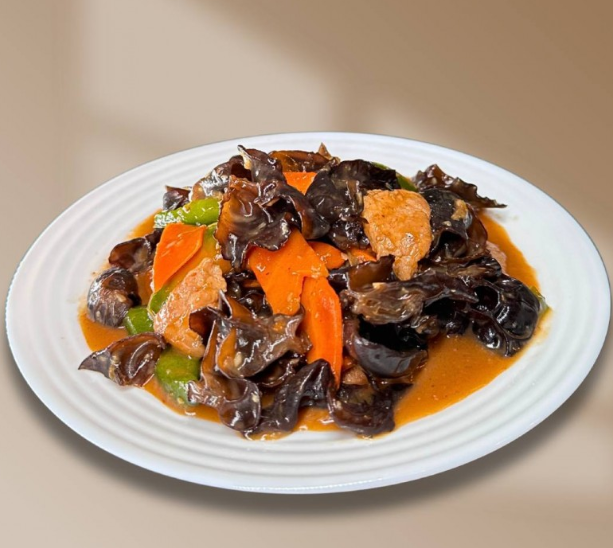 Древесные грибы с свининой и овощами