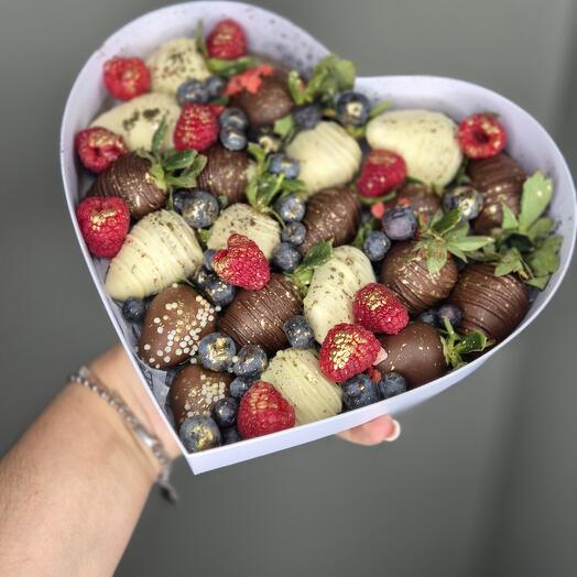 Клубника в шоколаде с малиной 