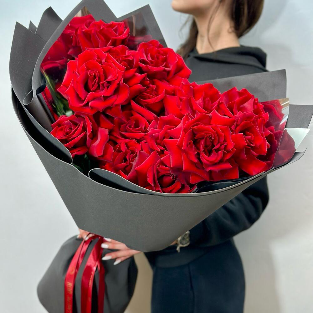 Красные франц. розы Софи Лорен в черн уп
