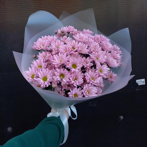 Весенний букет нежных хризантем