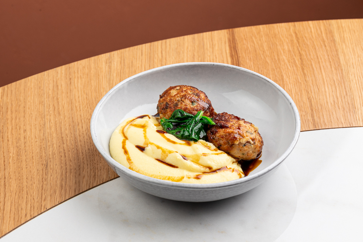 Индейка, картофельное пюре, грибной соус