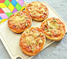 Мини-пицца с колбасой и сыром 500гр