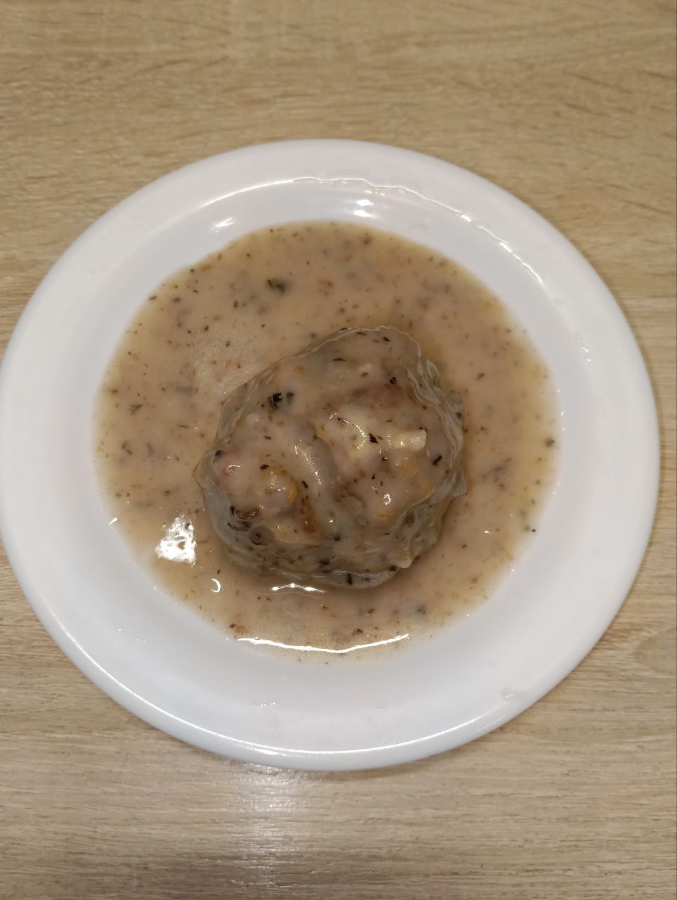 Биточек по-селянски с соусом грибным