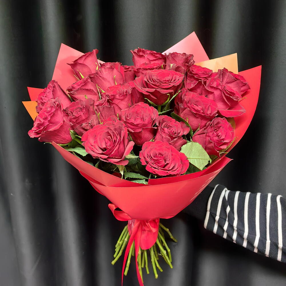 Букет из 25 красных кенийских роз (код 441)