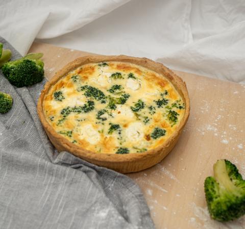 Киш с лососем и брокколи