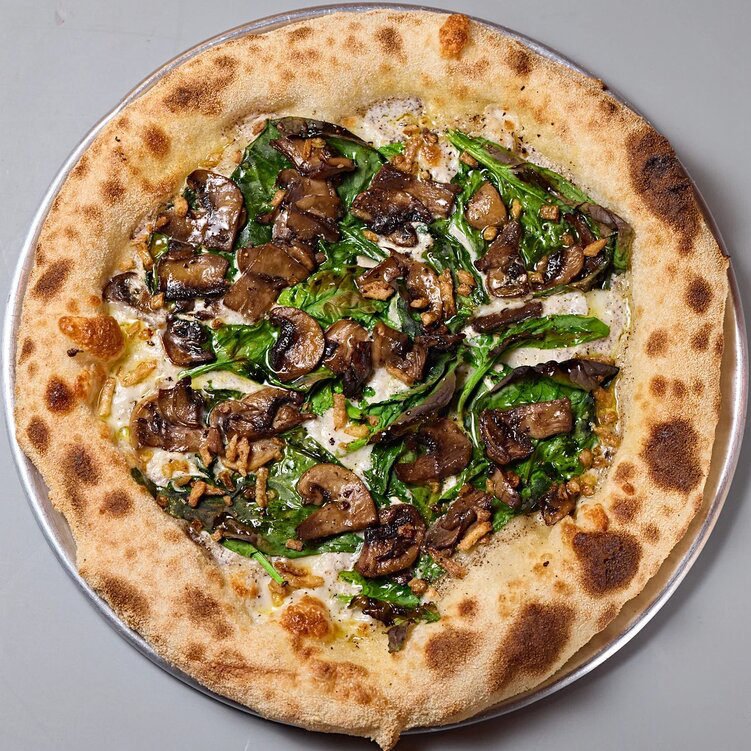 Пицца грибы, шпинат 