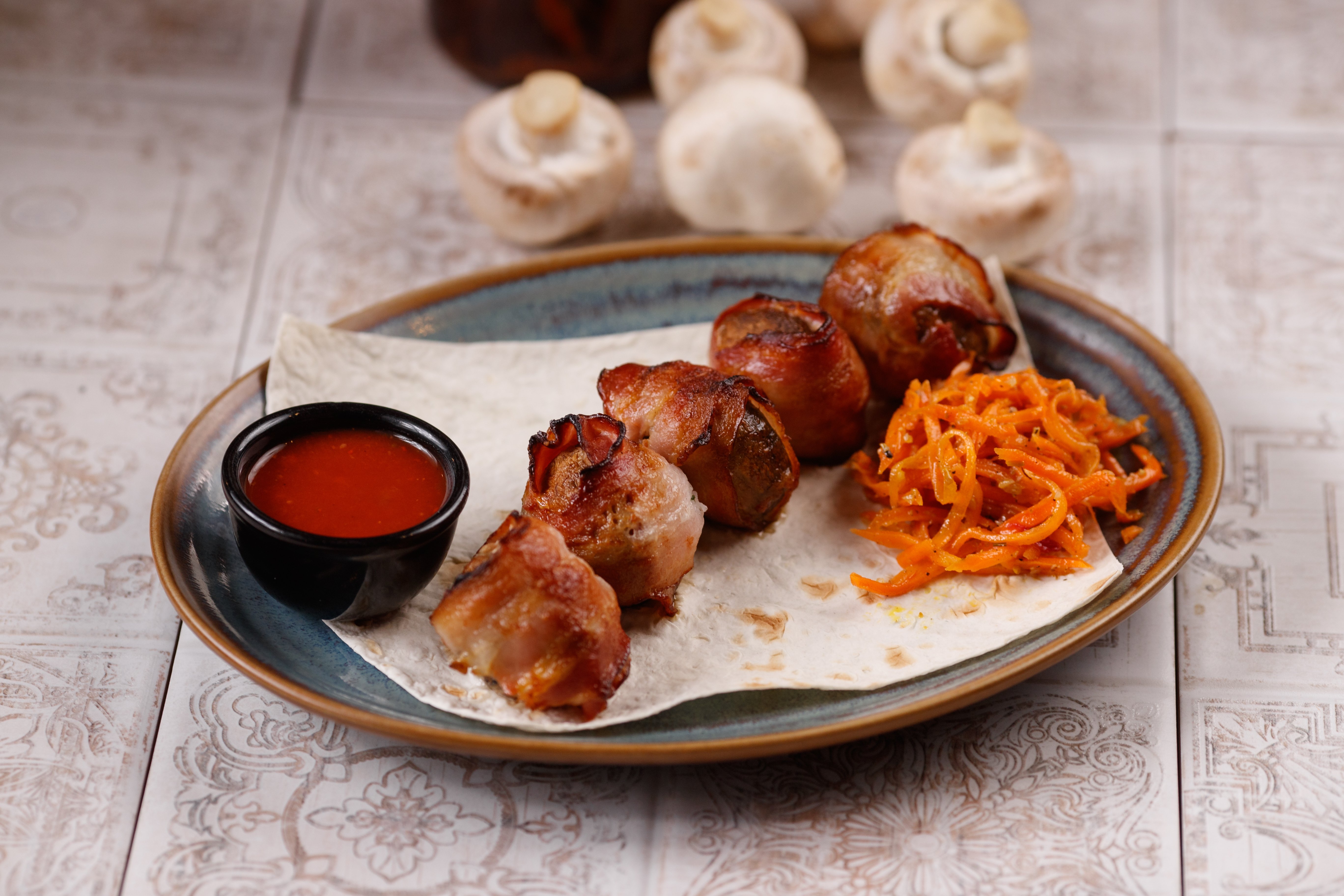 Шампиньоны в беконе