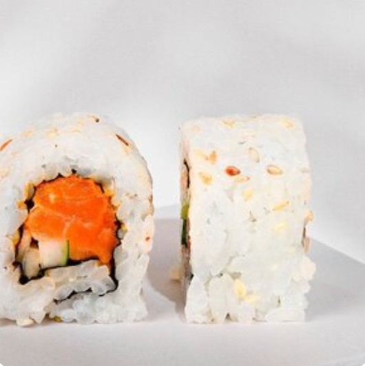 Острый лосось с огурцом