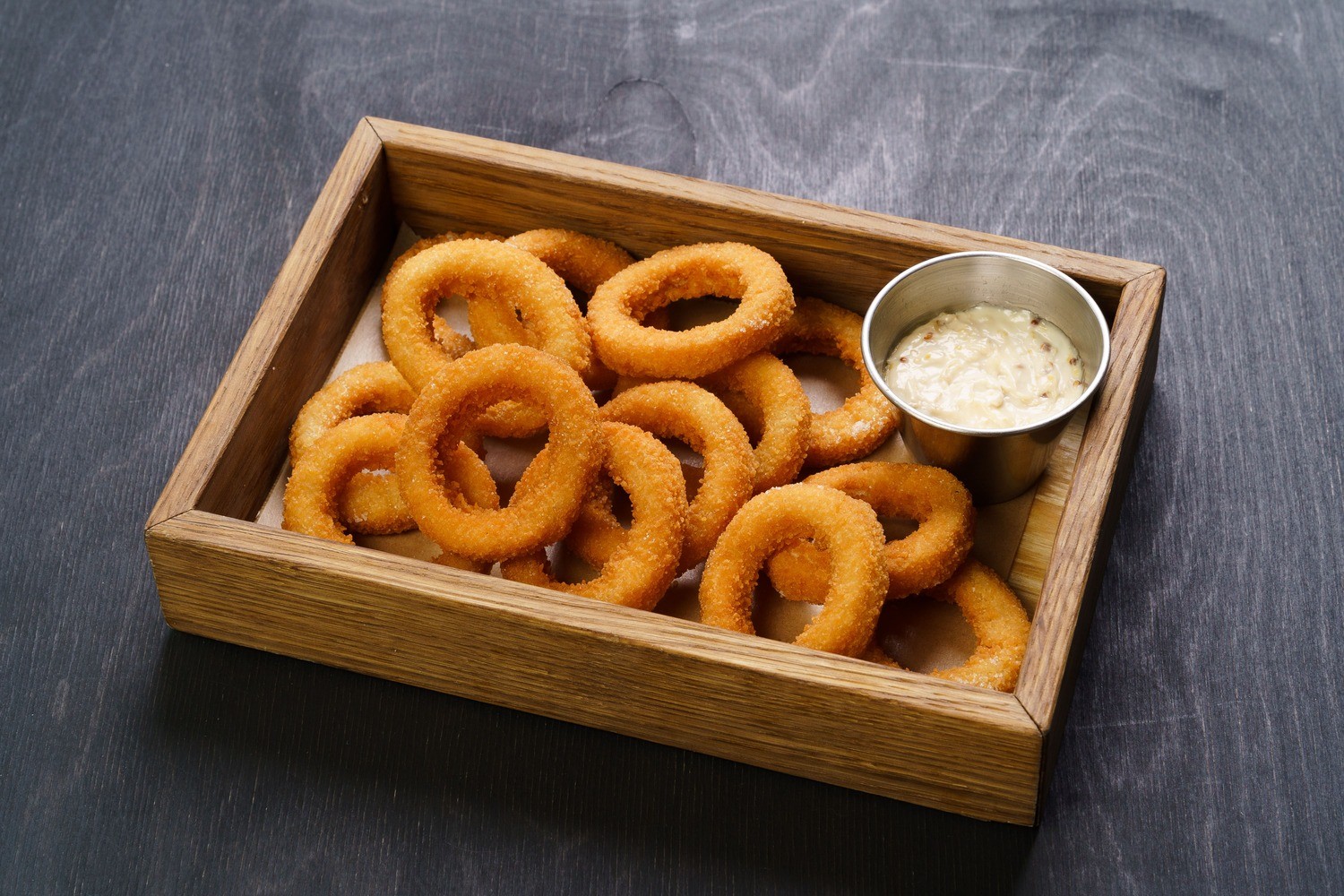 Луковые Кольца с чесночным соусом.