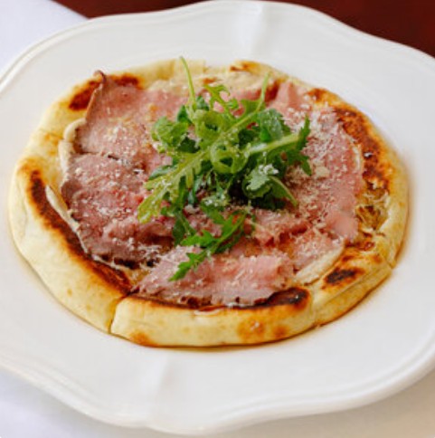 Пицца с мортаделлой и трюфельным кремом