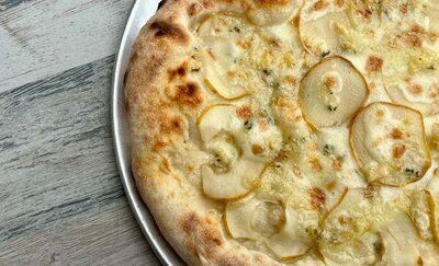 Пицца Груша-Горгонзола