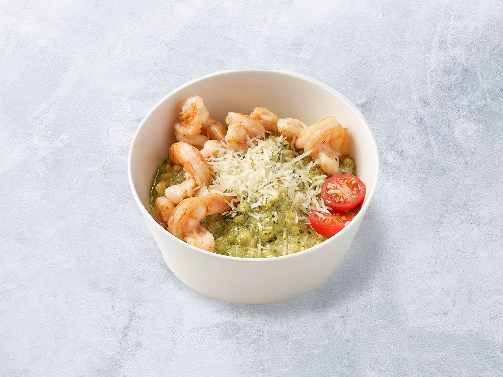 Птитим с креветками и песто.