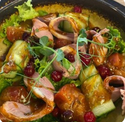 Салат с копченой уткой