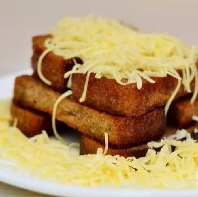 Гренки с чесноком и сыром