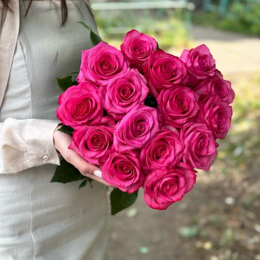 Розовые розы
