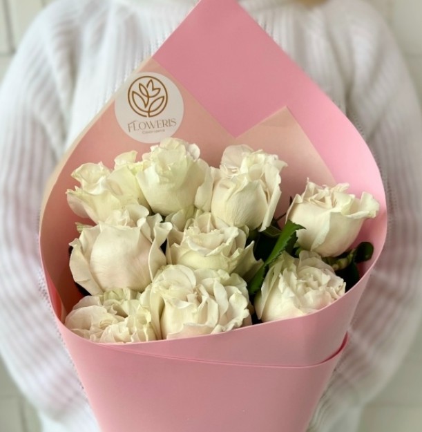 Букет из 9 роз 40 см в оформлении