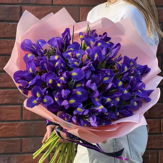 35 ирисов букет