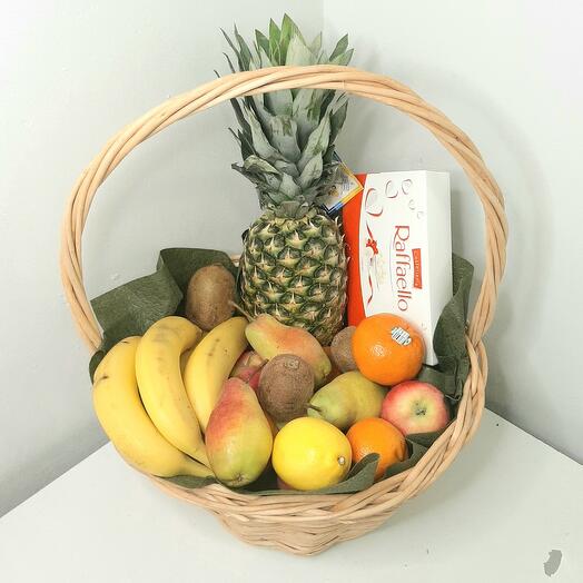 Корзина с фруктами + конфеты
