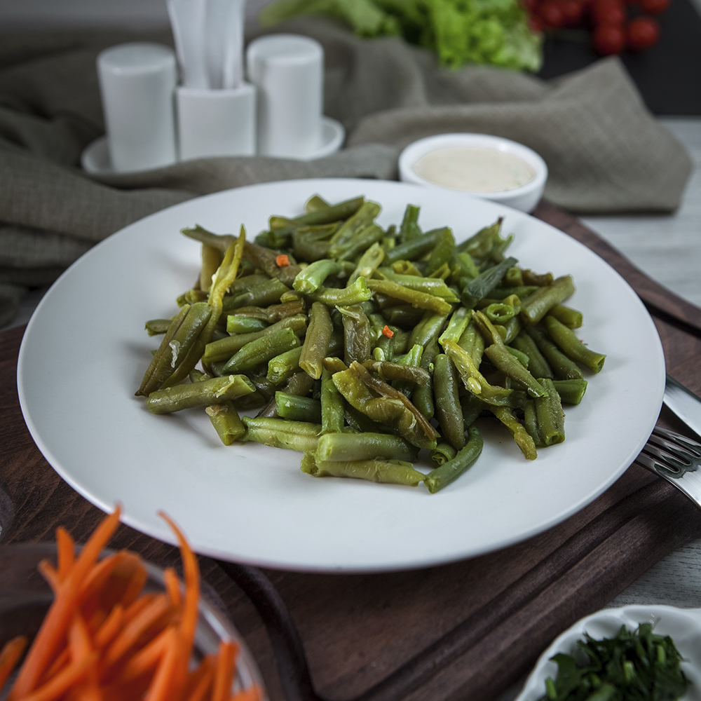 Фасоль стручковая жареная с чесноком