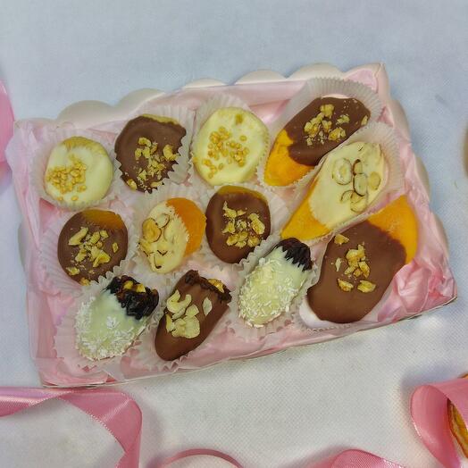 Сухофрукты в шоколаде н-р 12шт