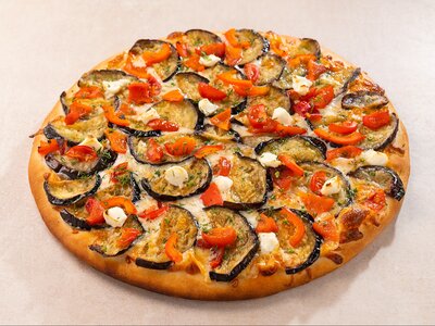 Пицца с баклажанами большая