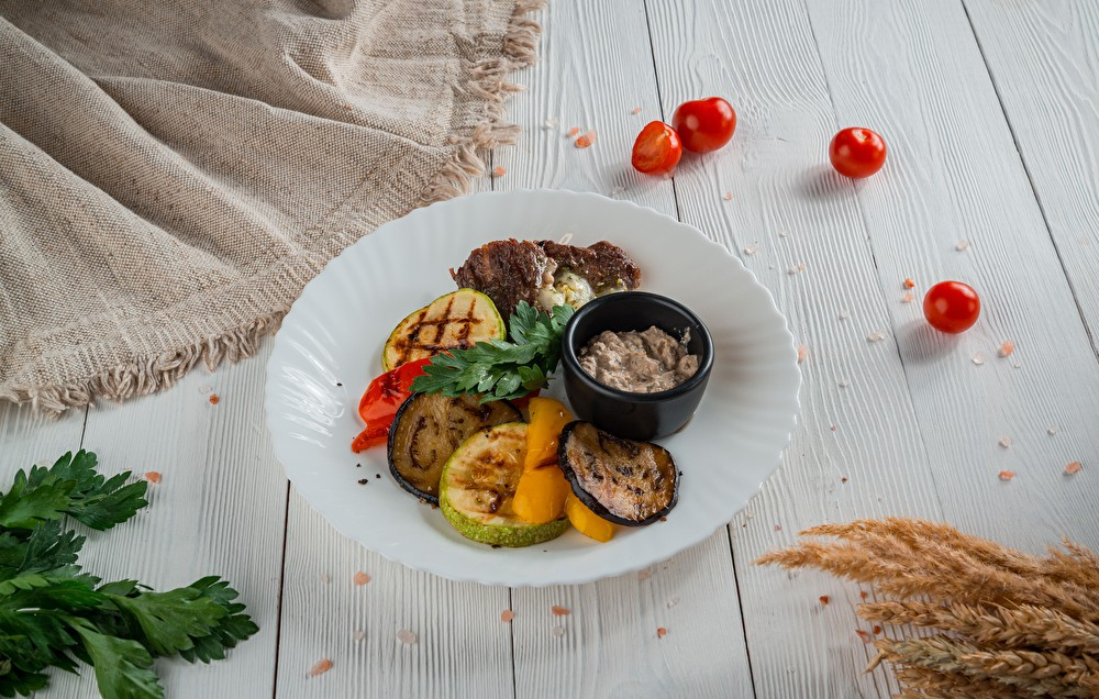 Медальоны из говядины