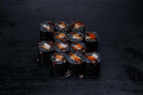 Чёрные маки с креветками 12шт.
